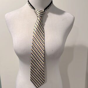 Lord & Taylor kids zipper tie. Great condition.